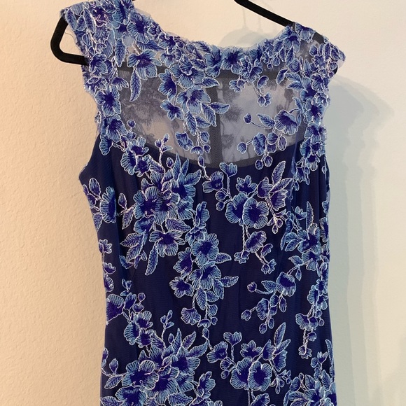 TADASHI SHOJI EMBROIDERED FLORAL GOWN SIZE L SIZE 12 - Picture 6 of 13